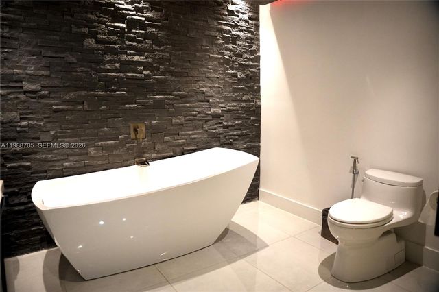 19262 NW 89th Ave, Hialeah, FL 33018