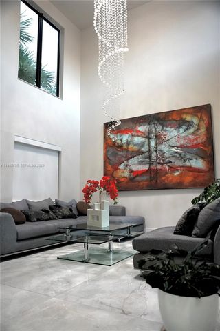 19262 NW 89th Ave, Hialeah, FL 33018