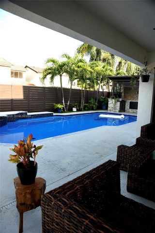 19262 NW 89th Ave, Hialeah, FL 33018