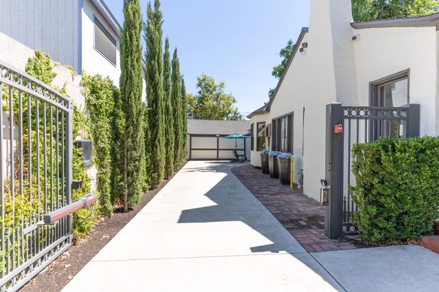 744 E Brown Avenue, Fresno, CA 93704