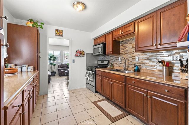 16116 Cajon, Hesperia, CA 92345