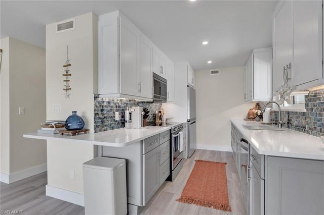2500 Gulf Shore BLVD N S10, Naples, FL 34103