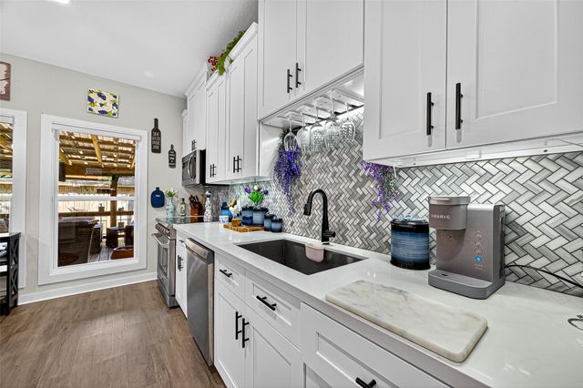 502 Tall Timber Drive, West Columbia, TX 77486