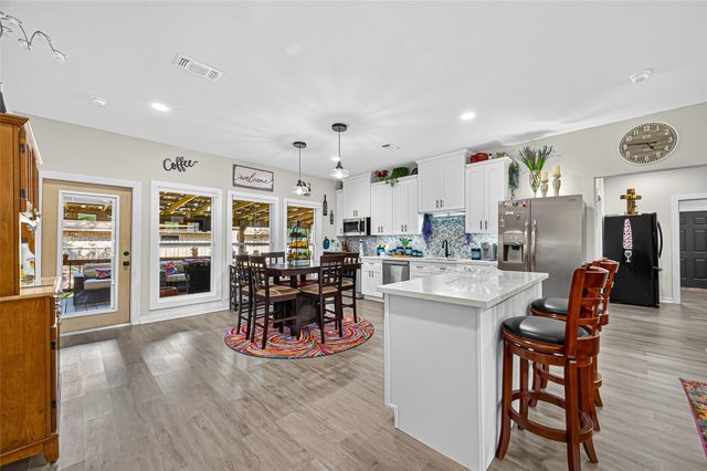 502 Tall Timber Drive, West Columbia, TX 77486