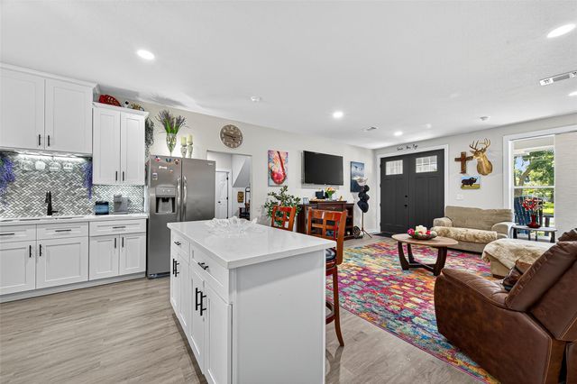 502 Tall Timber Drive, West Columbia, TX 77486