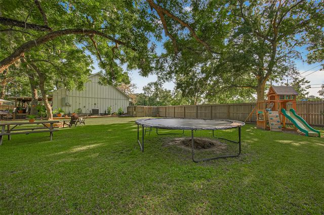 502 Tall Timber Drive, West Columbia, TX 77486