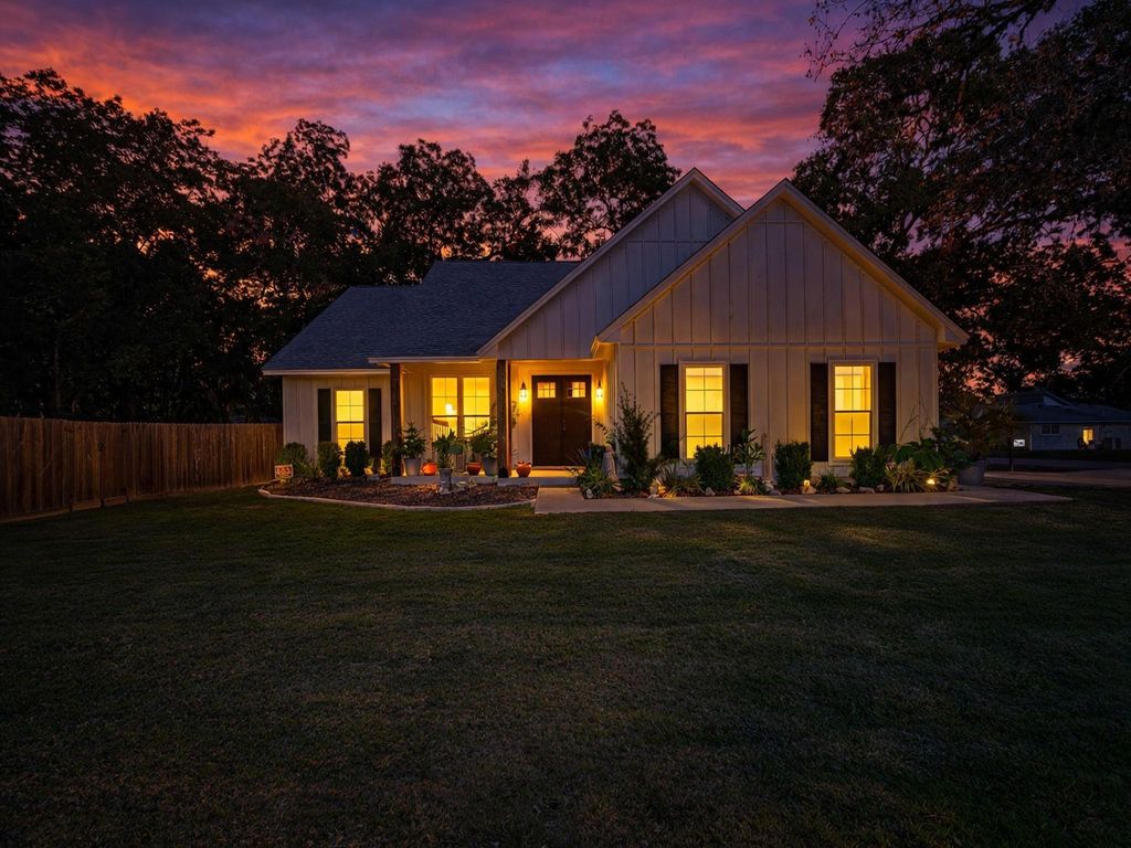 502 Tall Timber Drive, West Columbia, TX 77486