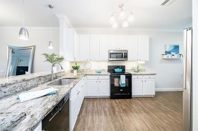 14214 Manchester DR, Naples, FL 34114