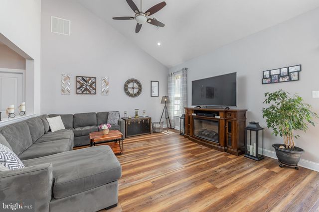 179 EISENHOWER DR, Swedesboro, NJ 08085