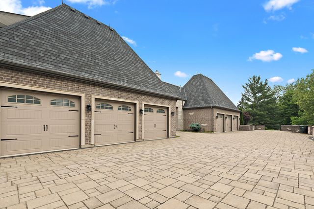 15w181 87th Street, Burr Ridge, IL 60527