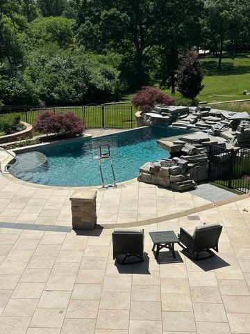 15w181 87th Street, Burr Ridge, IL 60527