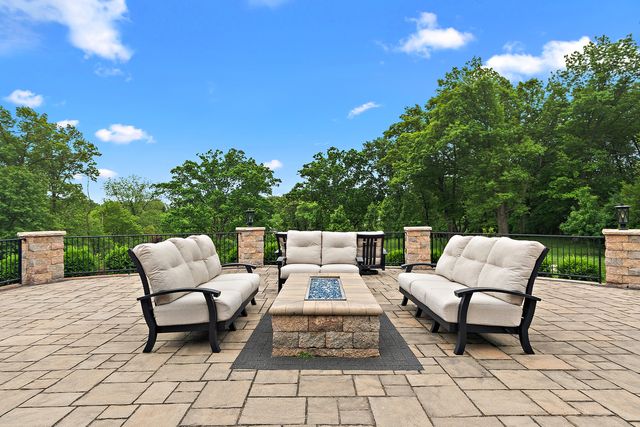 15w181 87th Street, Burr Ridge, IL 60527
