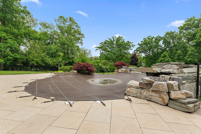 15w181 87th Street, Burr Ridge, IL 60527