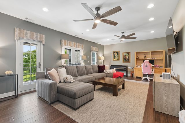 15w181 87th Street, Burr Ridge, IL 60527