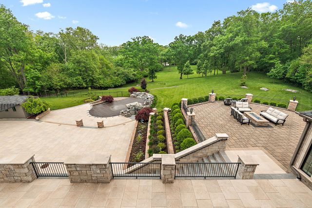 15w181 87th Street, Burr Ridge, IL 60527