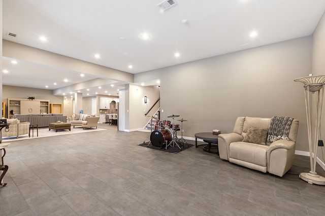 15w181 87th Street, Burr Ridge, IL 60527