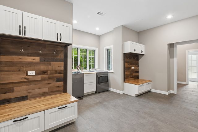15w181 87th Street, Burr Ridge, IL 60527