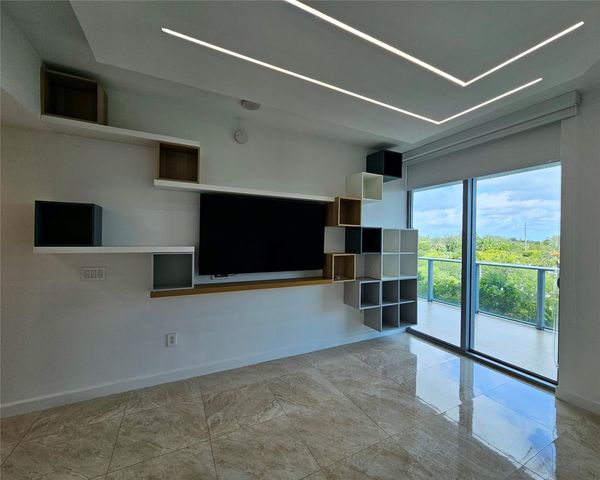 17301 Biscayne Boulevard 406, North Miami Beach, FL 33160