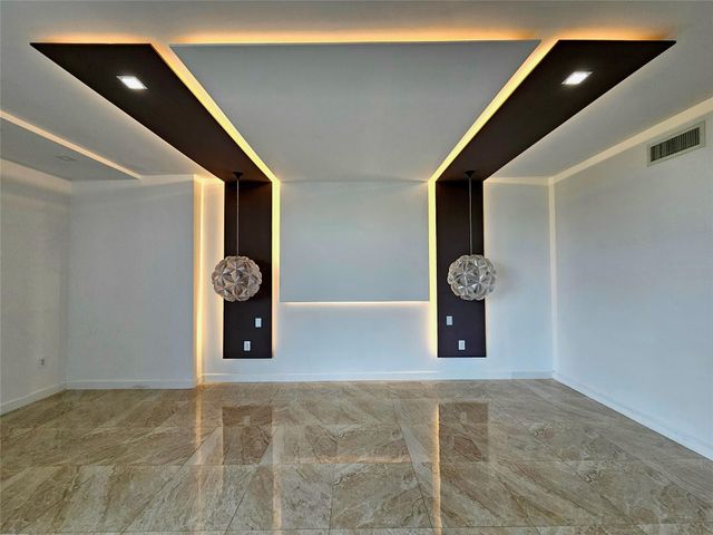 17301 Biscayne Boulevard 406, North Miami Beach, FL 33160