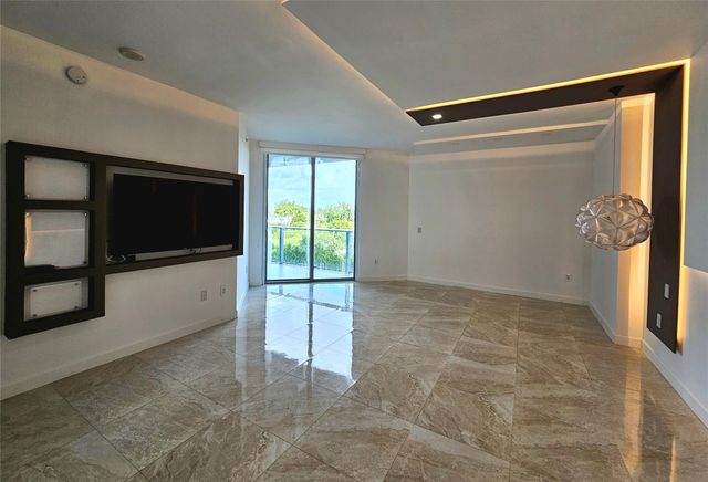 17301 Biscayne Boulevard 406, North Miami Beach, FL 33160