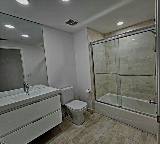 17301 Biscayne Boulevard 406, North Miami Beach, FL 33160