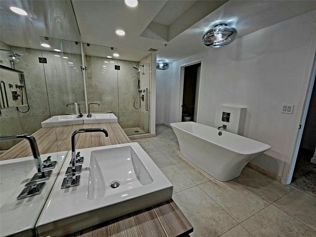 17301 Biscayne Boulevard 406, North Miami Beach, FL 33160