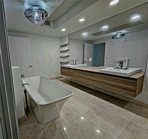 17301 Biscayne Boulevard 406, North Miami Beach, FL 33160