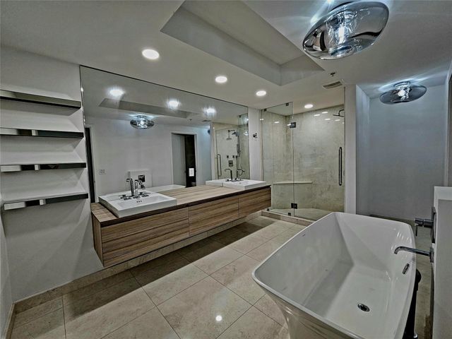 17301 Biscayne Boulevard 406, North Miami Beach, FL 33160