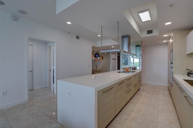 17301 Biscayne Boulevard 406, North Miami Beach, FL 33160