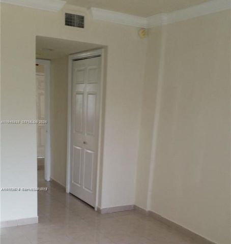 981 NE 169th St 112, North Miami Beach, FL 33162