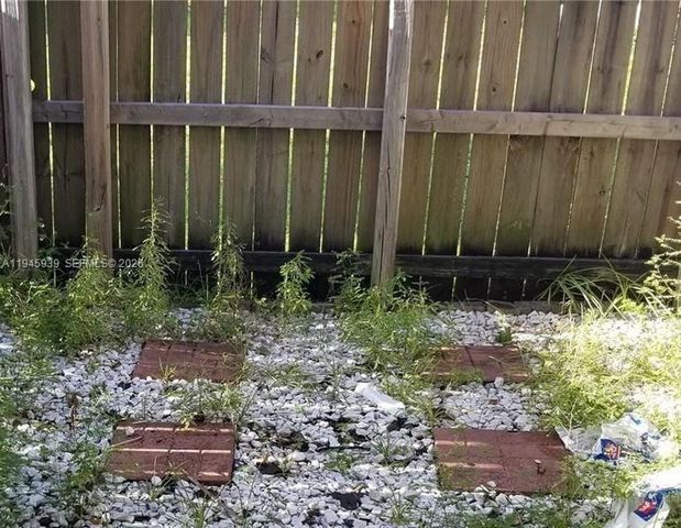 981 NE 169th St 112, North Miami Beach, FL 33162