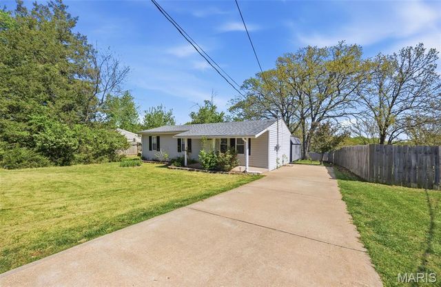879 Twin Oak Drive, Hillsboro, MO 63050