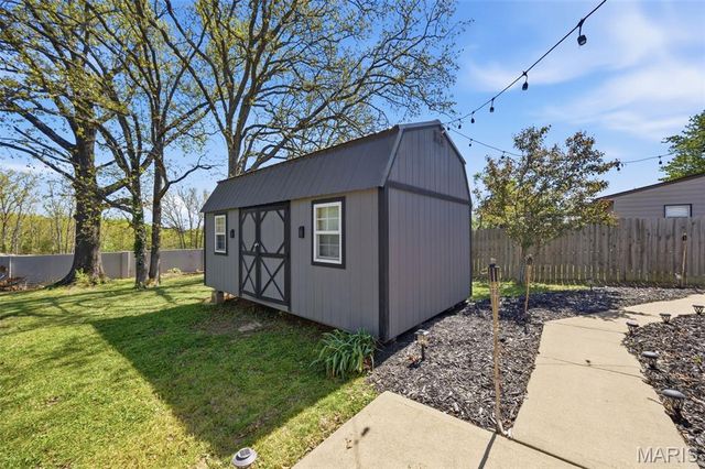 879 Twin Oak Drive, Hillsboro, MO 63050