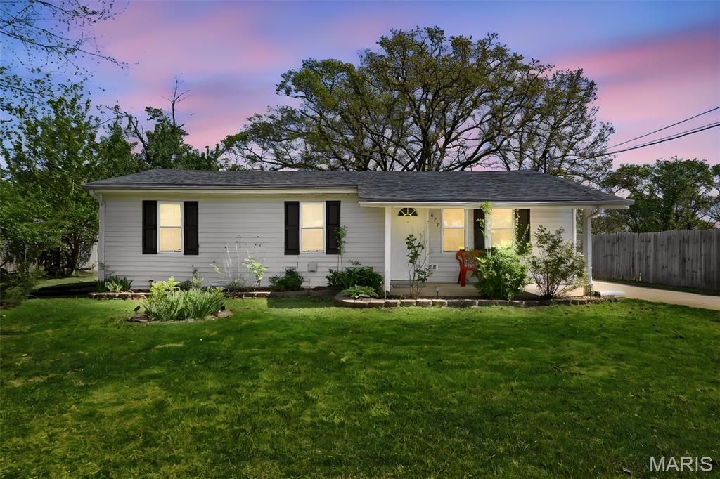 879 Twin Oak Drive, Hillsboro, MO 63050