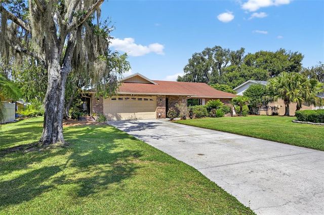 1903 COUNTRY CLUB COURT, Plant City, FL 33566
