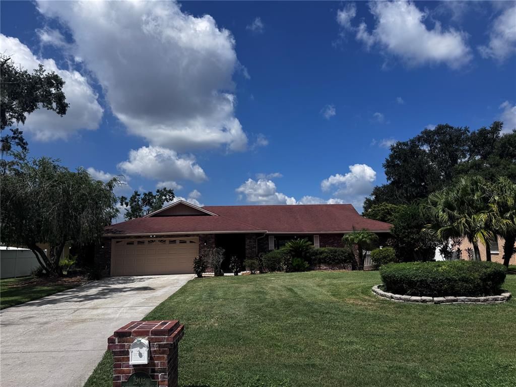 1903 COUNTRY CLUB COURT, Plant City, FL 33566