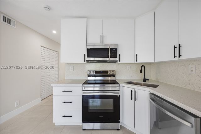 5420 Hollywood Blvd 209, Hollywood, FL 33021