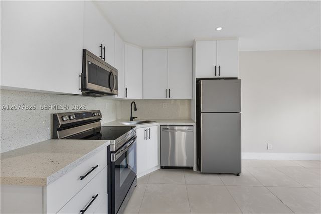 5420 Hollywood Blvd 209, Hollywood, FL 33021