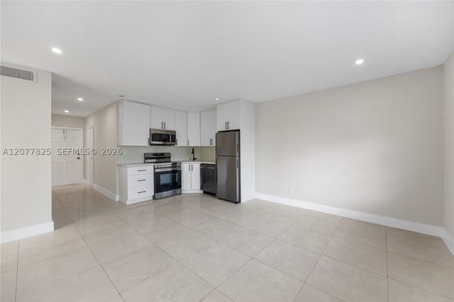 5420 Hollywood Blvd 209, Hollywood, FL 33021