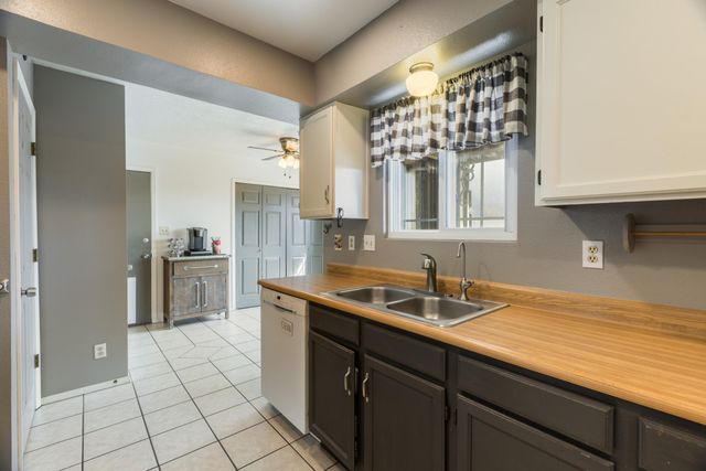 1964 Roanoke Drive NE, Rio Rancho, NM 87144