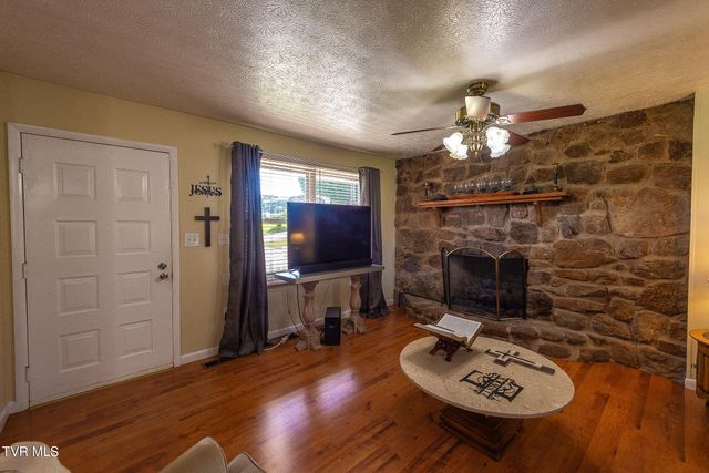 110 Hill Avenue, Surgoinsville, TN 37873