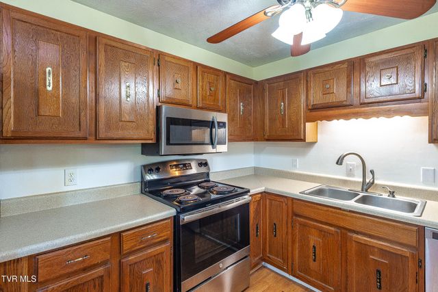 110 Hill Avenue, Surgoinsville, TN 37873