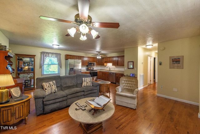 110 Hill Avenue, Surgoinsville, TN 37873
