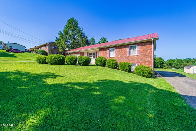 110 Hill Avenue, Surgoinsville, TN 37873