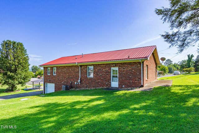 110 Hill Avenue, Surgoinsville, TN 37873