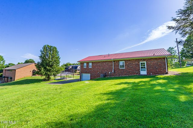 110 Hill Avenue, Surgoinsville, TN 37873