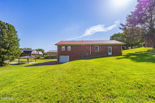 110 Hill Avenue, Surgoinsville, TN 37873
