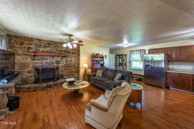 110 Hill Avenue, Surgoinsville, TN 37873