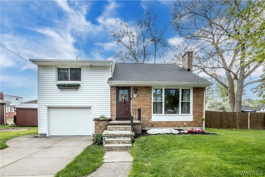 105 Rose Avenue, West Seneca, NY 14224