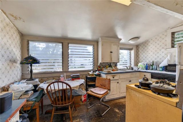 119 S Adams, Glendale, CA 91205